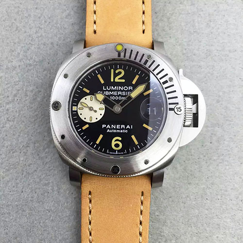 沛纳海 Panerai Luminor Submersible系列pam064 搭载7750机芯